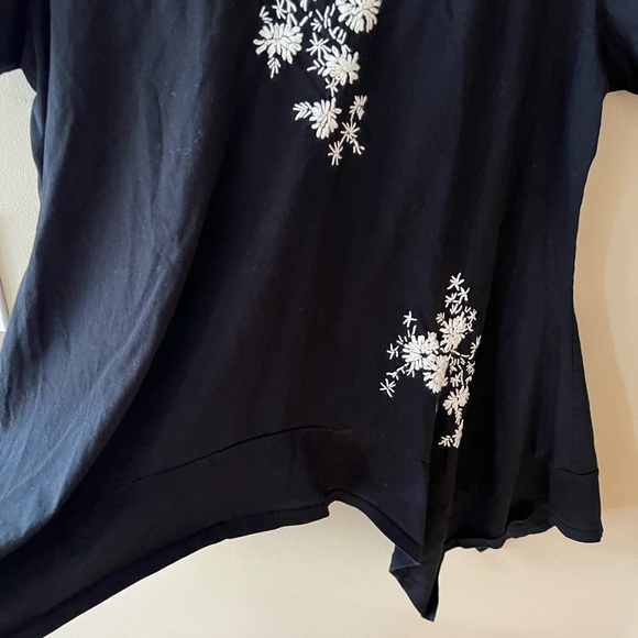 LA Blend Black Cotton Tunic T-Shirt with White Floral Embroidery - Picture 7 of 12